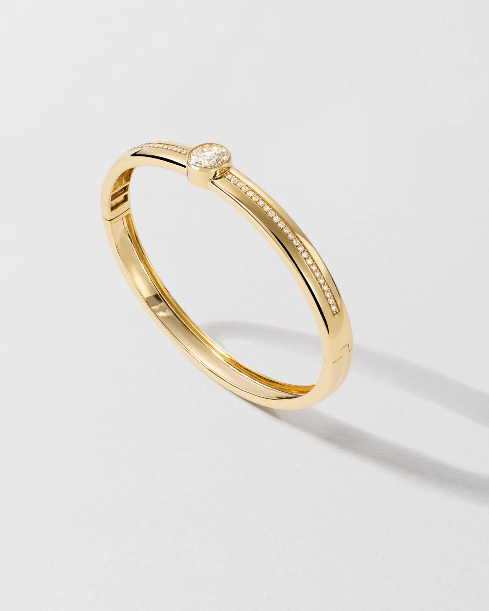 Round Diamond Bangle Bracelet - Image 3